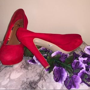 Red Atmosphere heels size 8 barely worn, In good condition
